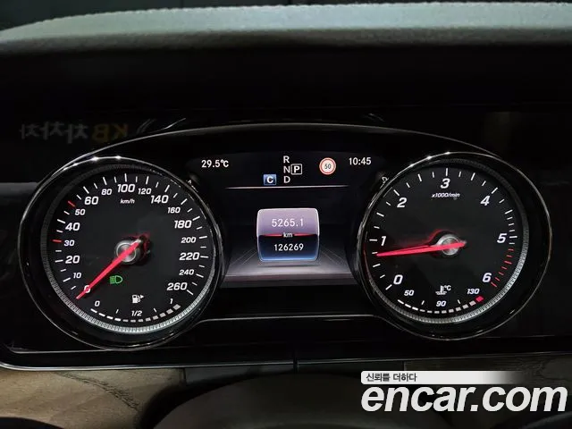 Mercedes-Benz E-Class 2018 thumb 11
