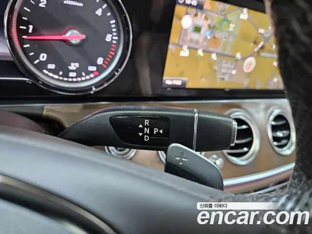 Mercedes-Benz E-Class 2018 thumb 10