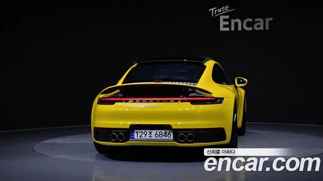 Porsche 911 2020 thumb 2