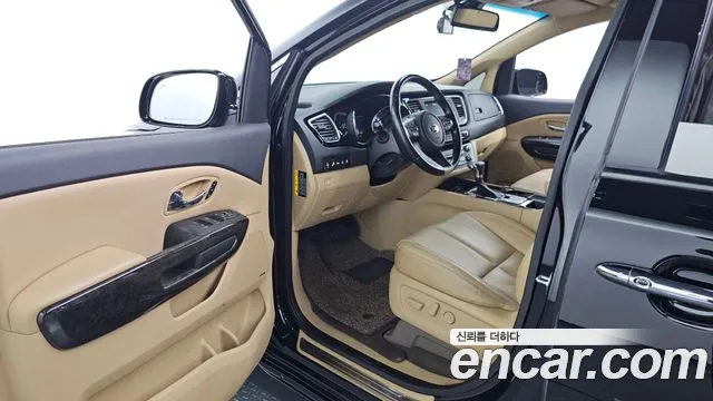Kia Carnival 2018 thumb 11