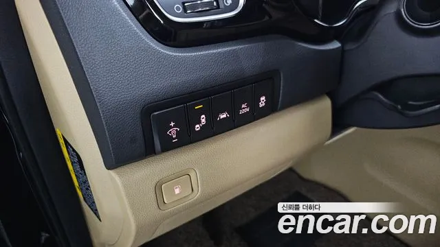 Kia Carnival 2018 thumb 3