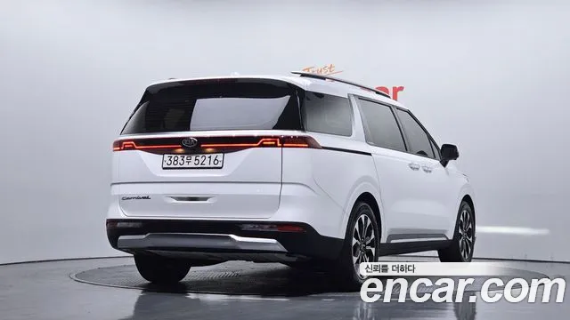 Kia Carnival 2021 thumb 4