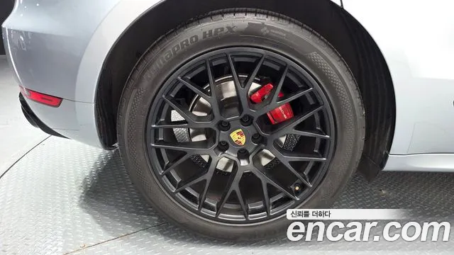 Porsche Macan 2021 thumb 8