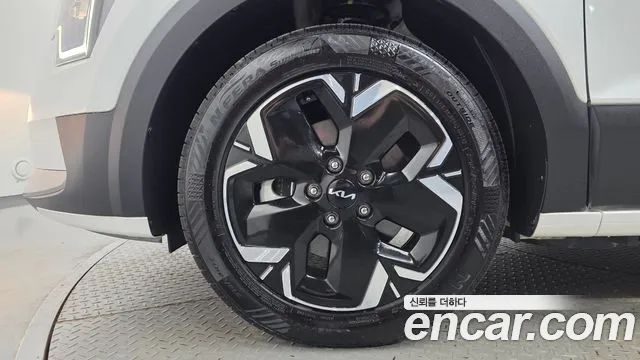 Kia Niro 2023 thumb 4
