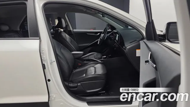 Kia Niro 2023 thumb 5
