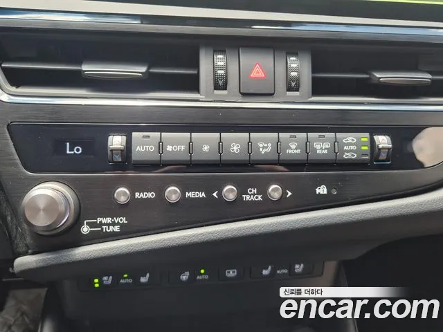 Lexus ES 300h 2026 thumb 4