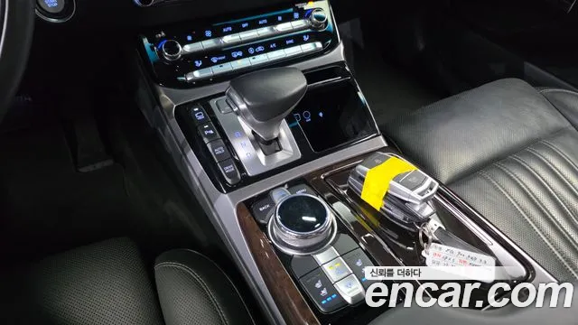 Genesis G90 2018 thumb 6