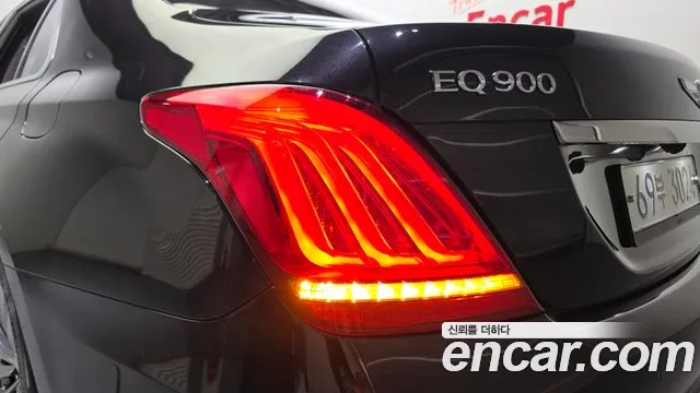 Genesis G90 2018 thumb 10