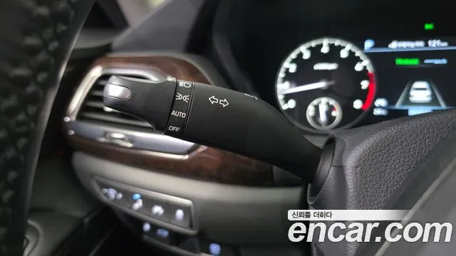 Genesis G90 2018 thumb 5