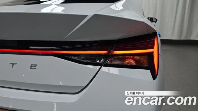 Hyundai Elantra 2026 thumb 2