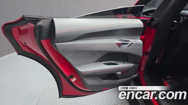 Audi RS e-tron GT 2022 thumb 2