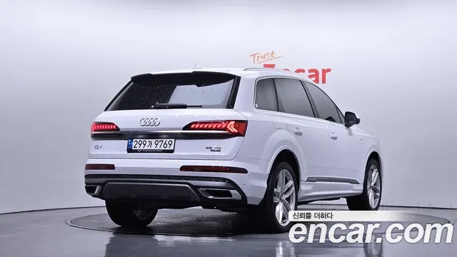 Audi Q7 2023 thumb 3