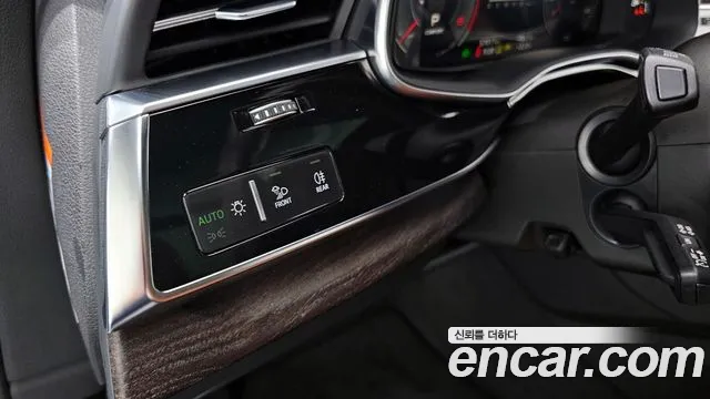 Audi Q7 2023 thumb 5