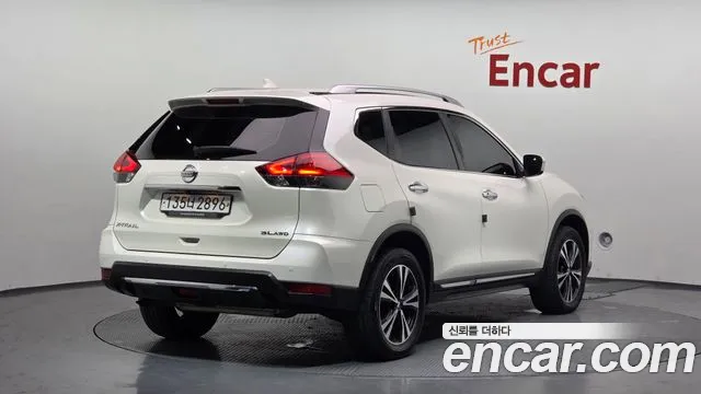 Nissan X-Trail 2018 thumb 11