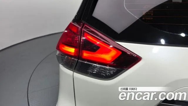 Nissan X-Trail 2018 thumb 3