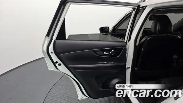 Nissan X-Trail 2018 thumb 2