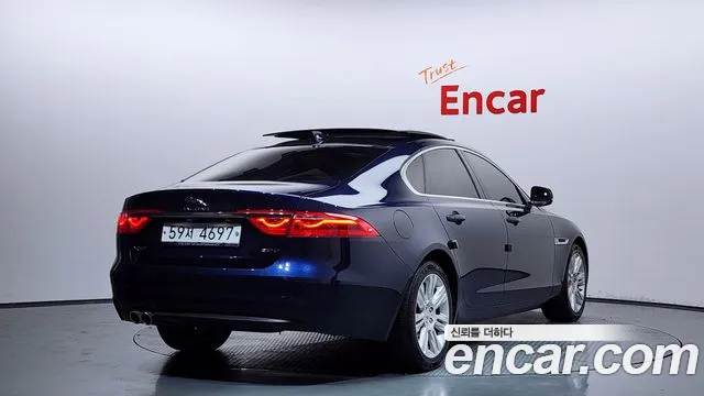 Jaguar XF 2016 thumb 7