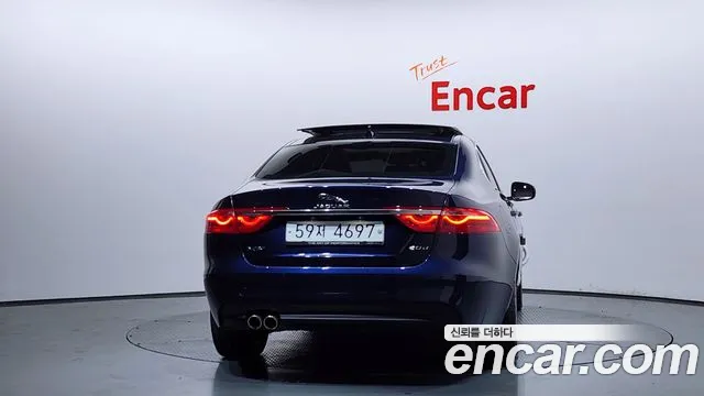 Jaguar XF 2016 thumb 6