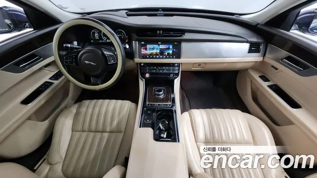 Jaguar XF 2016 thumb 3