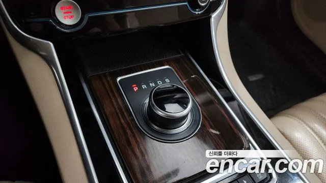 Jaguar XF 2016 thumb 4