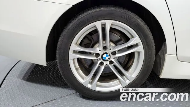 BMW 5 серии 2016 thumb 4