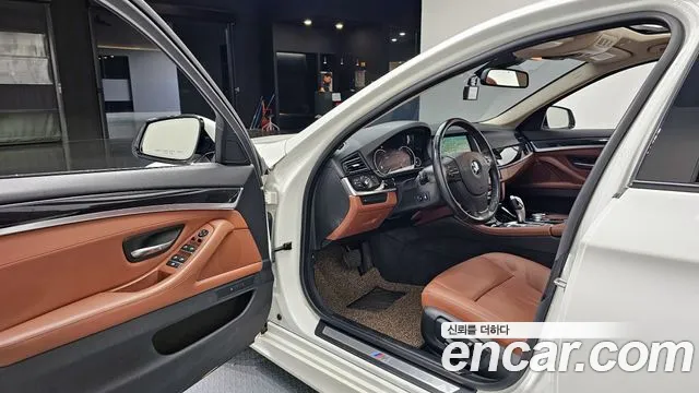 BMW 5 серии 2016 thumb 9