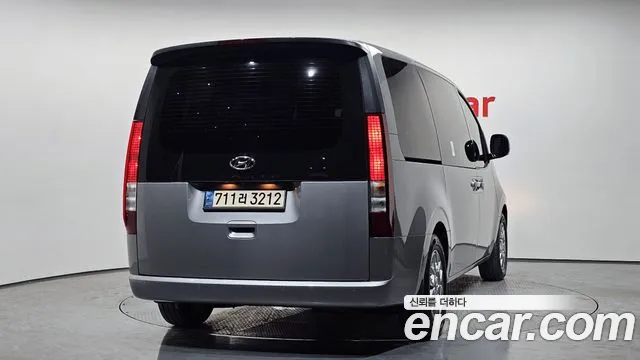 Hyundai Staria 2024 thumb 6