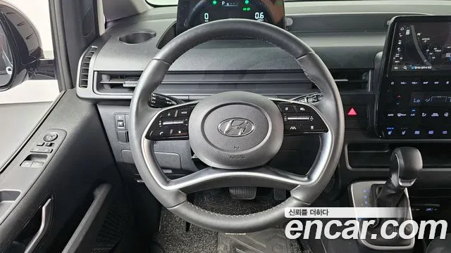 Hyundai Staria 2024 thumb 3