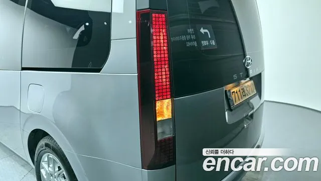 Hyundai Staria 2024 thumb 8