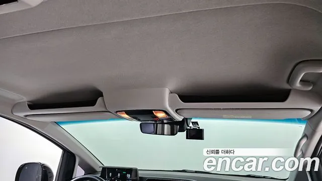 Hyundai Staria 2024 thumb 2