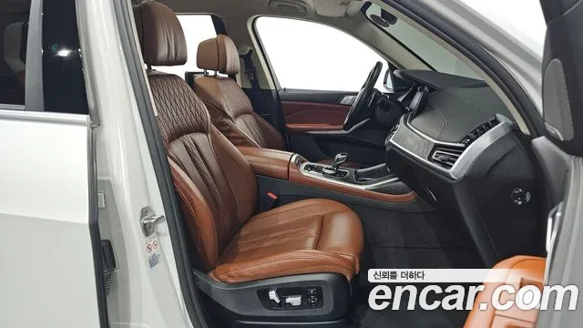 BMW X7 2021 thumb 4