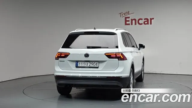 Volkswagen Tiguan 2018 thumb 2