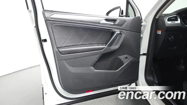 Volkswagen Tiguan 2018 thumb 12