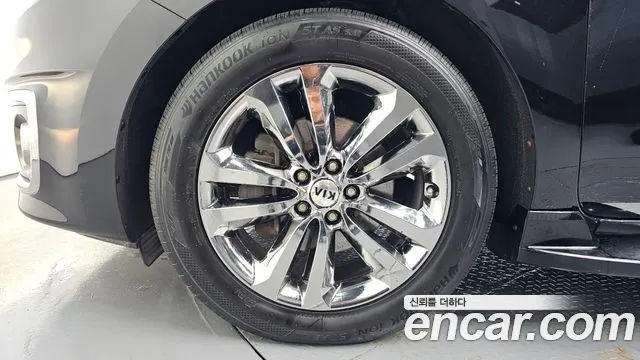 Kia Carnival 2015 thumb 6