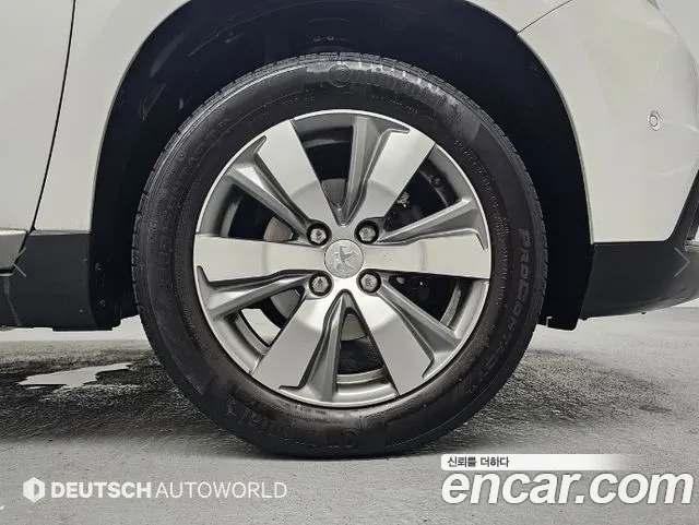 Peugeot 2008 2015 thumb 4