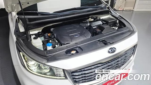 Kia Carnival 2018 thumb 2