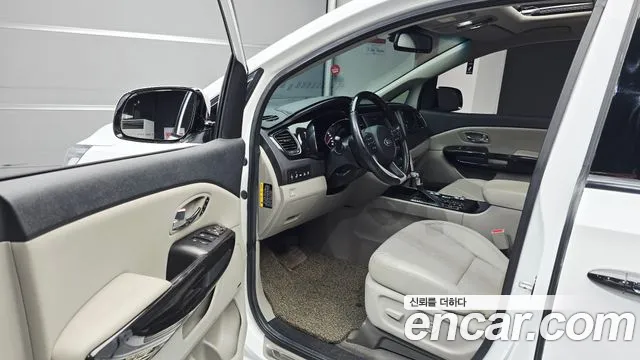 Kia Carnival 2018 thumb 9