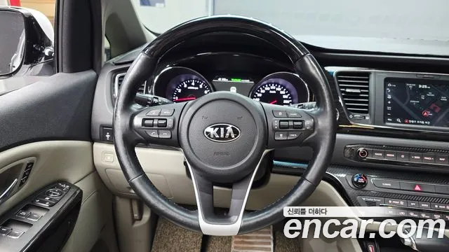 Kia Carnival 2018 thumb 4