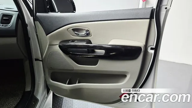 Kia Carnival 2018 thumb 5
