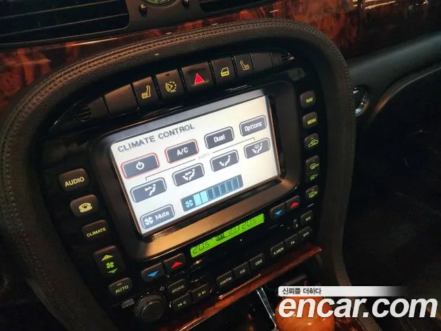 Jaguar XJ-6 2006 thumb 7