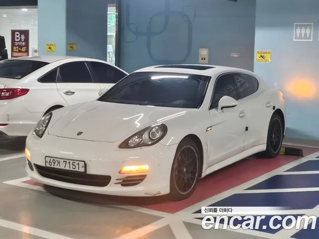Porsche Panamera 2011 thumb 7