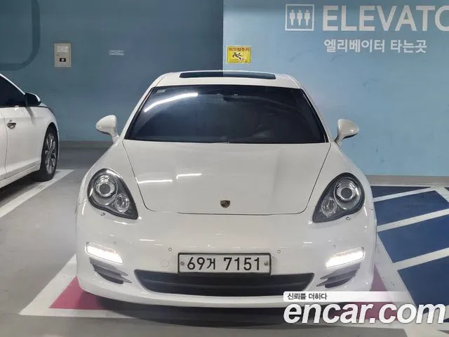 Porsche Panamera 2011 thumb 2