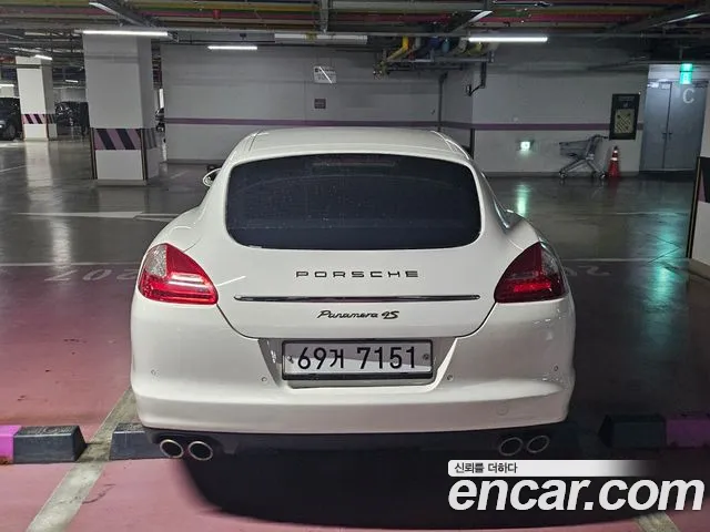 Porsche Panamera 2011 thumb 11