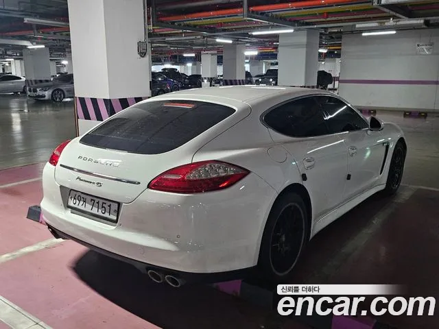 Porsche Panamera 2011 thumb 6