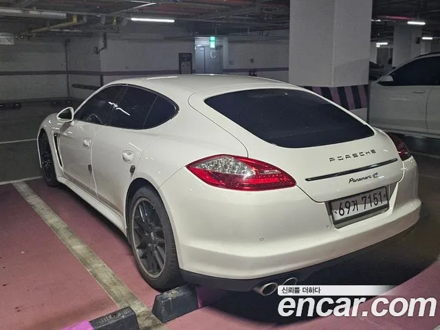 Porsche Panamera 2011 thumb 5