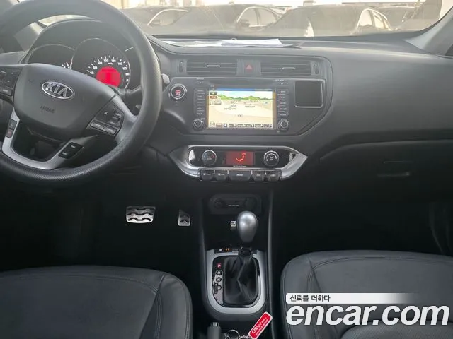 Kia Pride 2014 thumb 8