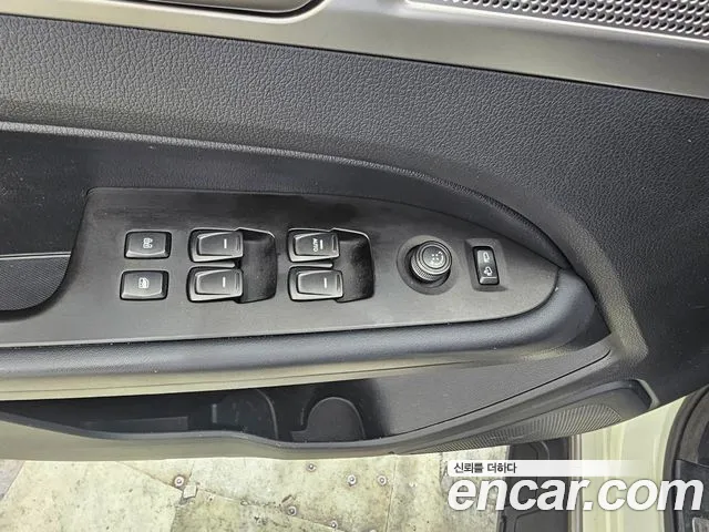 KGM Rexton 2019 thumb 12