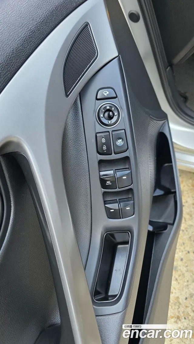 Hyundai Elantra 2015 thumb 10