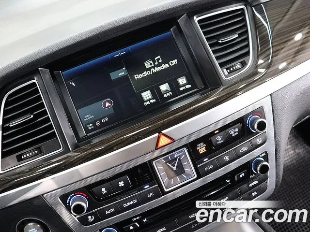 Genesis G80 2018 thumb 3