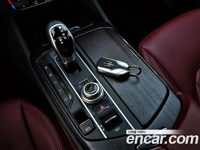 Maserati Levante 2017 thumb 2